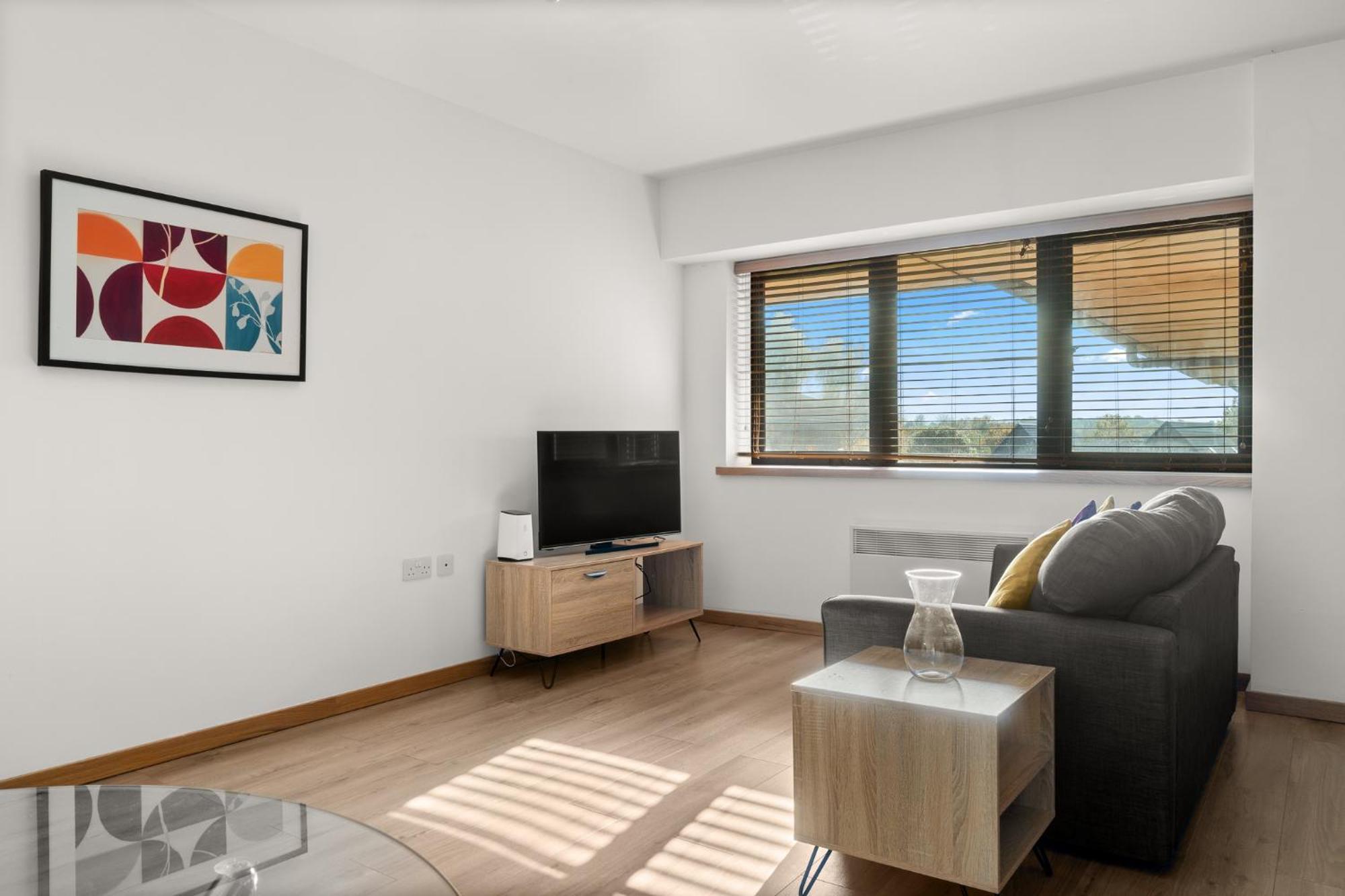 Comfortable Modern Apartment In Swindon, Free Parking Sleeps Up To 5 Exteriör bild