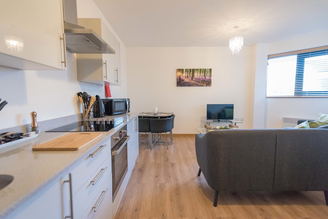 Comfortable Modern Apartment In Swindon, Free Parking Sleeps Up To 5 Exteriör bild