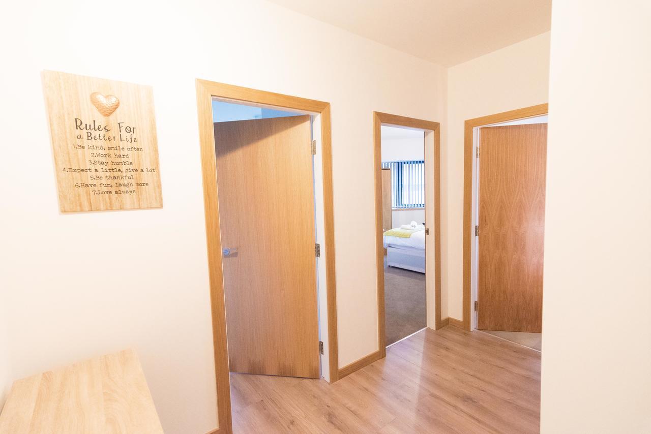 Comfortable Modern Apartment In Swindon, Free Parking Sleeps Up To 5 Exteriör bild